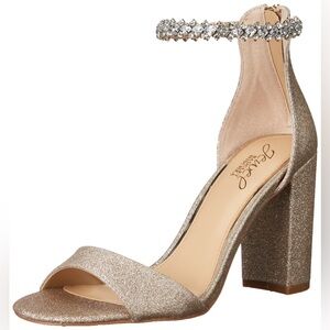 ❤️❤️❤️Jewel Badgley Mischka Gold Heels with Rhinestone Ankle Strap